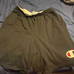 Champion shots mens size large. Good condition.